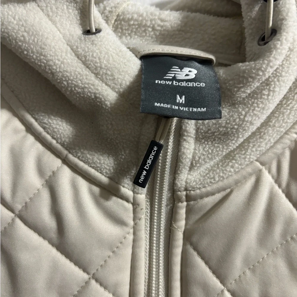 New Balance Cream Quilted Jacket - Picture 2 of 3